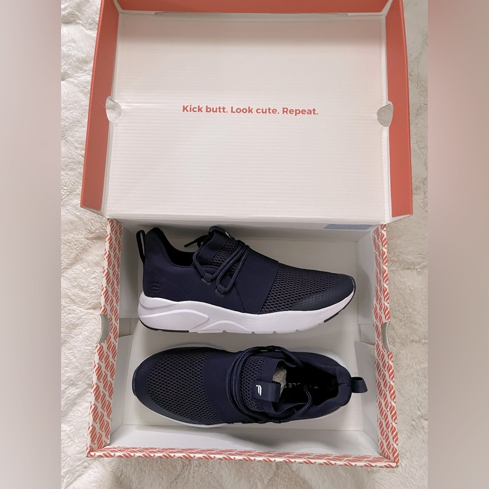 new in box size 7.5 fabletics sneakers
